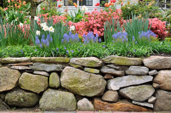 Stone Wall Hardscaping in Cuyahoga Falls